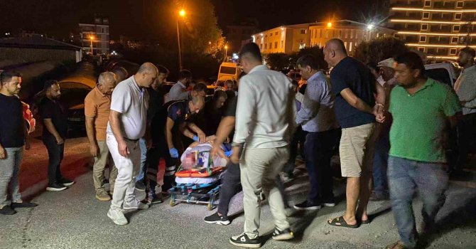 Antalya’da iki motosiklet çarpıştı: 1’i ağır 2 yaralı