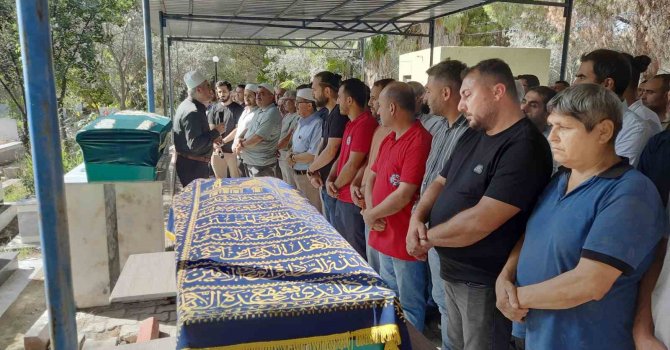 Çöken balkonun altında can veren baba ve oğlu son yolculuğuna uğurlandı