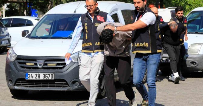 Antalya’da 22 yaşındaki Ahmet, kör kurşuna kurban gitmiş