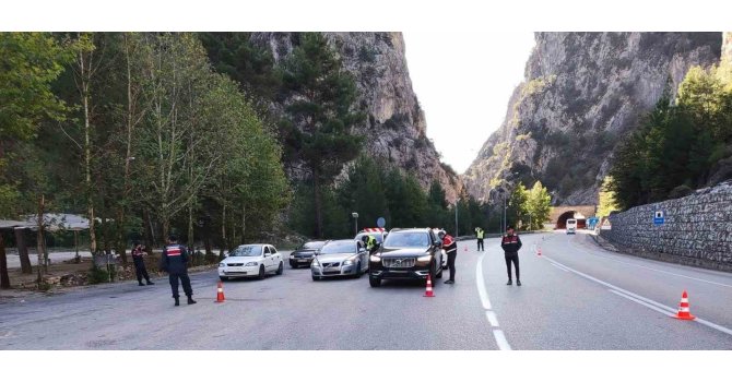 Burdur’da toplam 101 yıl kesinleşmiş hapis cezasıyla aranan 19 şahıs yakalandı