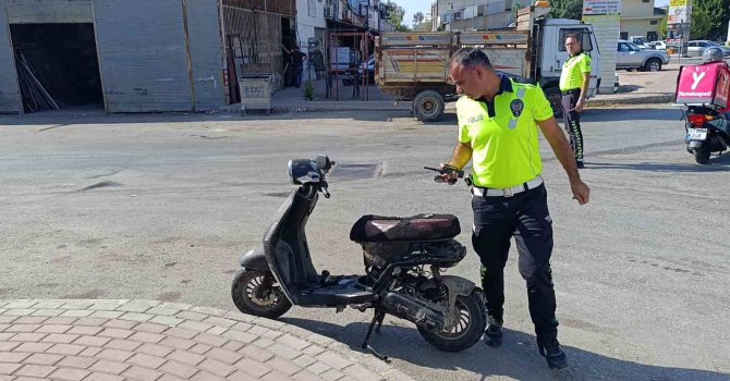 Devrilerek sürüklenen elektrikli bisikletin sürücüsü hastanelik oldu