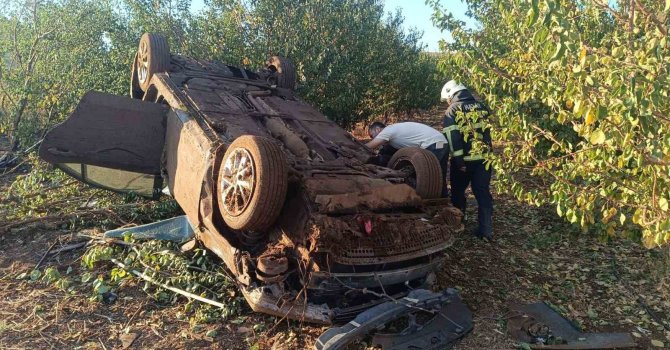 Kırıkhan’da meyve bahçesine uçan otomobilin sürücüsü yaralandı