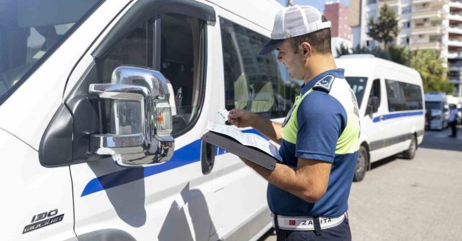 Mersin’de zabıta ekipleri okul servislerini denetliyor