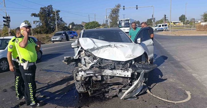 Arızalanan trafik ışıkları kazaya sebep oldu: 5’i çocuk, 9 yaralı