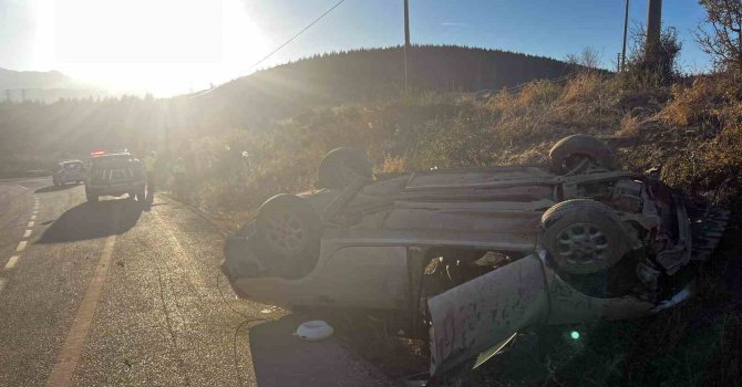 Isparta’da otomobil takla attı: 3 yaralı