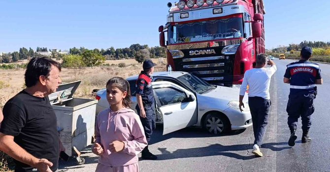 Kamyon önüne aldığı otomobili 500 metre sürükledi