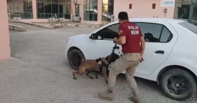 Osmaniye’de durdurulan otomobilde 33 kilo 400 gram uyuşturucu çıktı