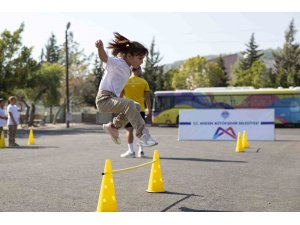 Sporbus aracı, kırsal bölgelerdeki çocukları sporla buluşturuyor