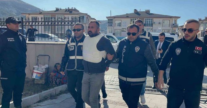 Burdur’da restoranda karşılaştığı husumetlisini öldüren zanlı tutuklandı