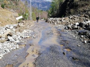 Gazipaşa’da taşkından kapanan yollar ulaşıma açıldı