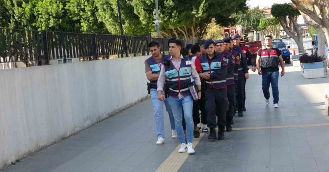 Manavgat’ta uyuşturucu imalathanesine baskın: 5 gözaltı