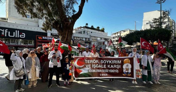 Antalya’da hekim ve sağlık çalışanlarından ‘Sessiz Yürüyüş’