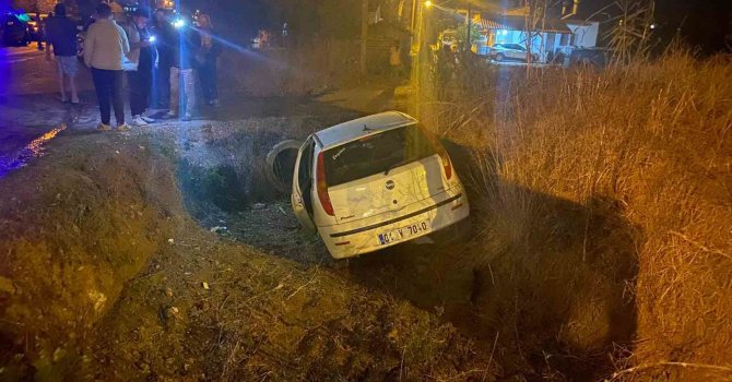 Antalya’da iki otomobil kavşakta çarpıştı: 3 yaralı