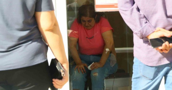 ATM’ye para yatıran kadına kapkaç şoku: Kaptı, kaçamadı