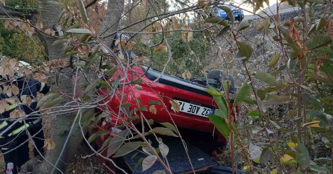 Isparta’da şarampole yuvarlanıp takla atan araçtan yaralanmadan çıktılar