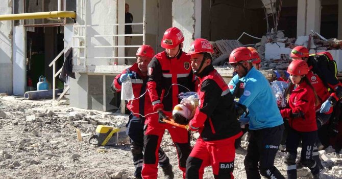 Burdur’da 5,7 şiddetindeki deprem tatbikatında gerçeği aratmayan görüntüler