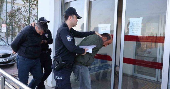 Adana’da yolcu sırası kavgasında taksi şoförü dehşet saçtı: 3 yaralı