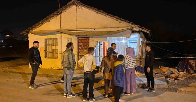 Kontrolden çıkan araç gecekonduya daldı, ortalık savaş alanına döndü: 3 yaralı