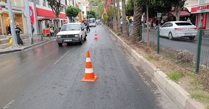 Yağış ve yola dökülen hurmaların kayganlaştırdığı yollar kazaları da beraberinde getirdi