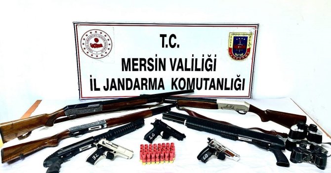 Mersin’de silah kaçakçıları jandarma engeline takıldı