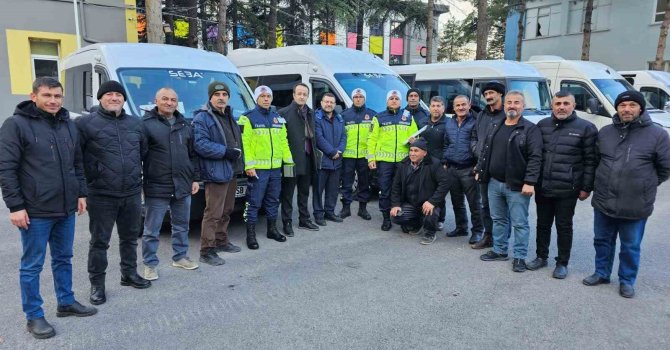 Eğirdir jandarma trafik ekiplerinden okul servis araçlarına denetim