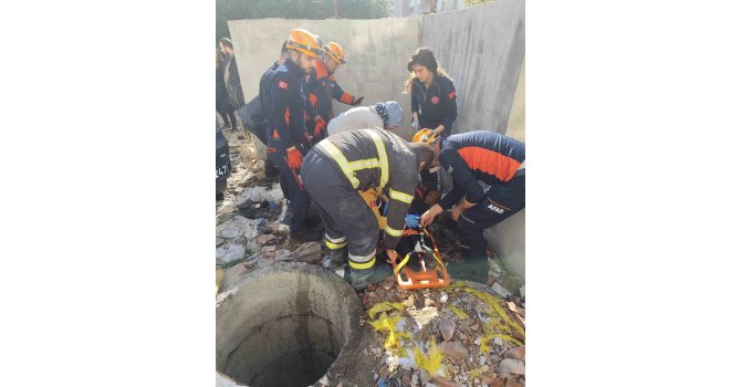 10 metre derinliğindeki kuyuya düşen kadın kurtarıldı