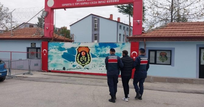 Isparta’da 11 yıl hapis cezasıyla aranan zehir taciri yakalandı