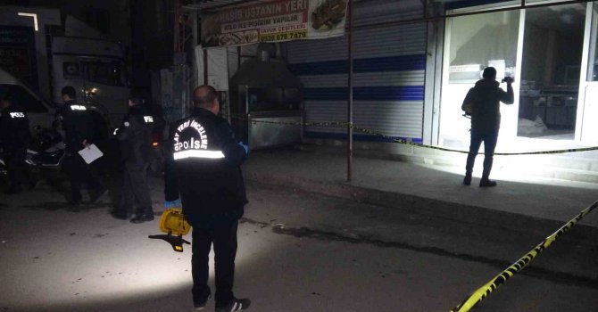 Adana’da ekmek imalathanesine silahlı saldırı: 4 yaralı