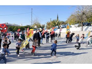 Tarsus’ta ’Uçurtma Şenliği’ renkli görüntülere sahne oldu