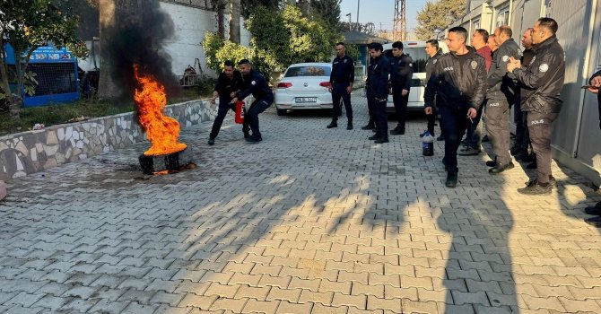 İtfaiye ekiplerinden polislere yangın eğitimi