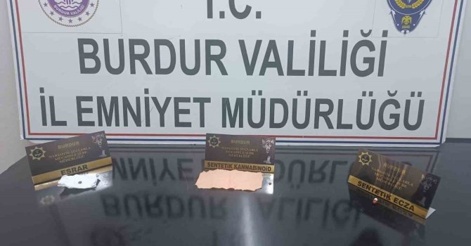 Durdurulan araçtan uyuşturucu çıktı, 3 şüpheli tutuklandı