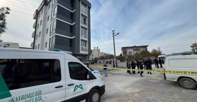 Mersin’de koca vahşeti: Eşini yeni aldıkları evin önünde öldürdü