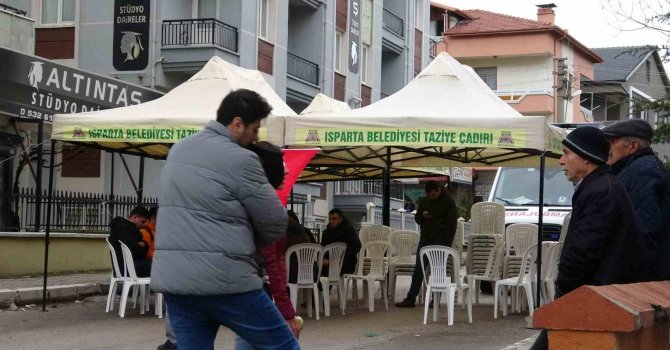 Düşen helikopterde şehit olan Astsubay İpek’in evinin önüne taziye çadırı kuruldu