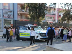 Serik’te Yerli Malı haftasında yerli ve milli araç Togg öğrencilere tanıtıldı