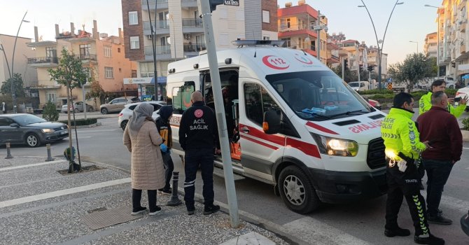 Bisiklet sürücüsü çocuk araca çarpmamak için bisikleti devirdi