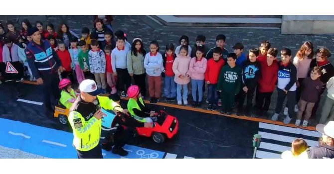 Antalya’da 30 bin öğrenci trafik dedektifi oldu