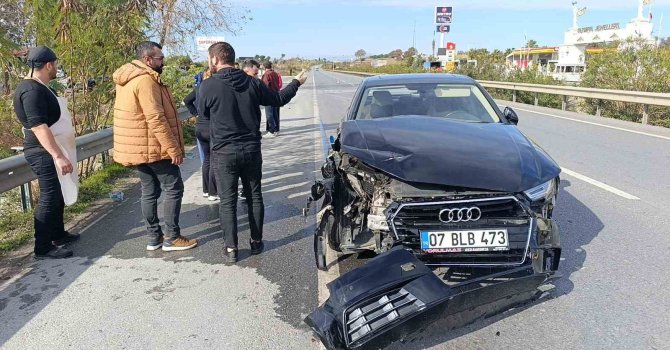 Tırın önünde sürüklenen araçtan burunları bile kanamadan çıktılar