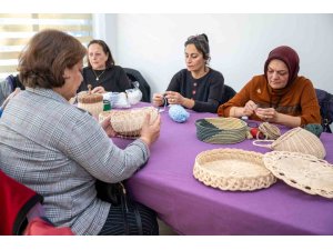 Kadınlar el işi kurslarında yeteneklerini keşfediyor