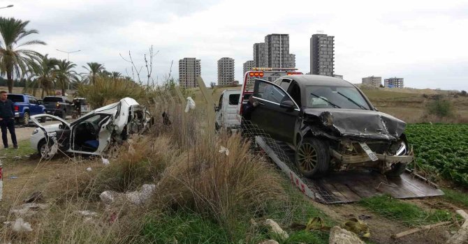 14 yaşındaki sürücü cipiyle otomobile çarptı: 1 ölü