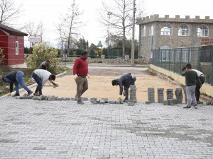 Çıplaklı Mahallesi’ne parke yol