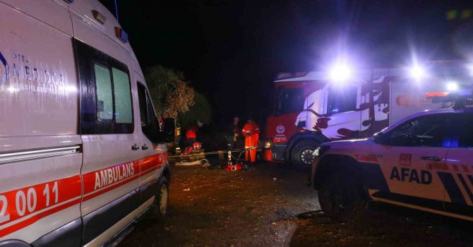 Falezlerden denize düşen araç için ekipler arama çalışması yaptı