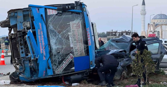 Adana’da yolcu midibüsü ile cip çarpıştı: 7 yaralı