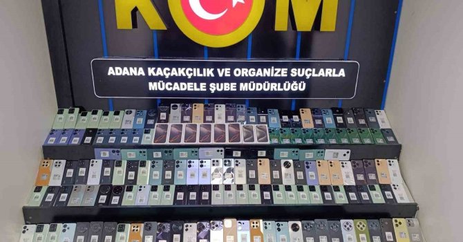 Yolcu otobüsünün motoruna gizlenmiş 188 gümrük kaçağı cep telefonu ele geçirildi