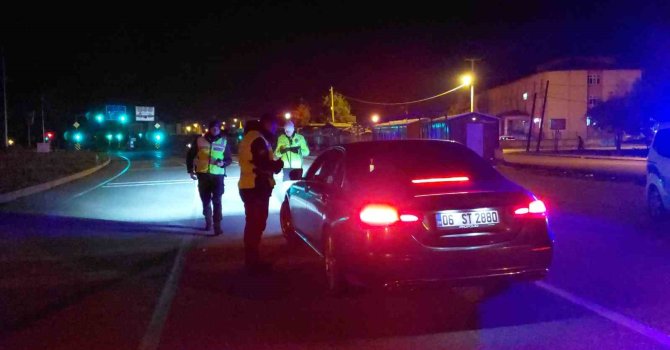 Burdur Tefenni’de yılbaşı tedbirleri sabah saatlerine kadar sürecek