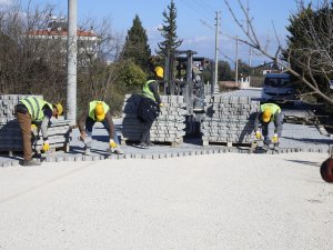 Yeşilbayır Mahallesinde parke yol çalışmaları