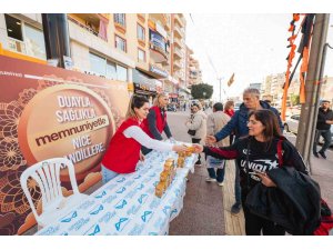 Mersin Büyükşehir Belediyesi, Regaip Kandili’nde 15 bin kandil simidi dağıttı