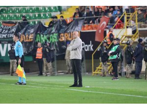 Trendyol Süper Lig: Alanyaspor: 1 - Konyaspor: 0 (İlk yarı)