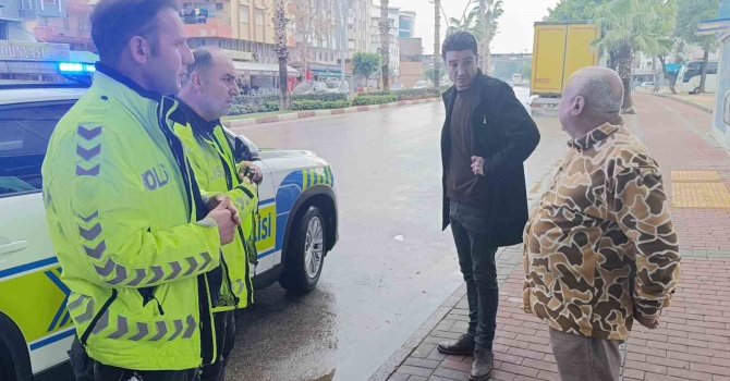 Polis ekibi kazazedeleri ATM başında pazarlık yaparken buldu