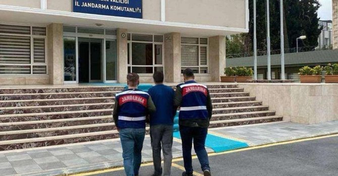 Mersin’de yağma suçundan aranan 2 firari yakalandı