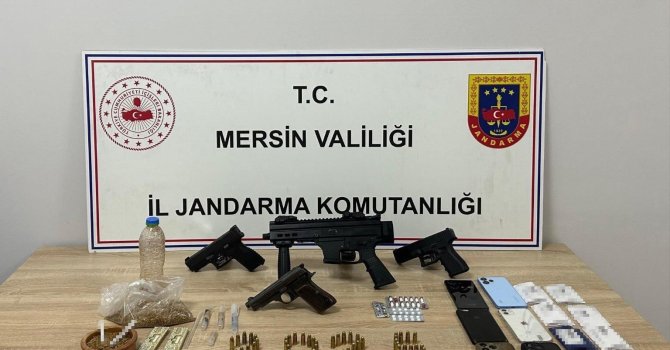 Mersin’de uyuşturucu ve silah ticareti yapan 3 şüpheli tutuklandı